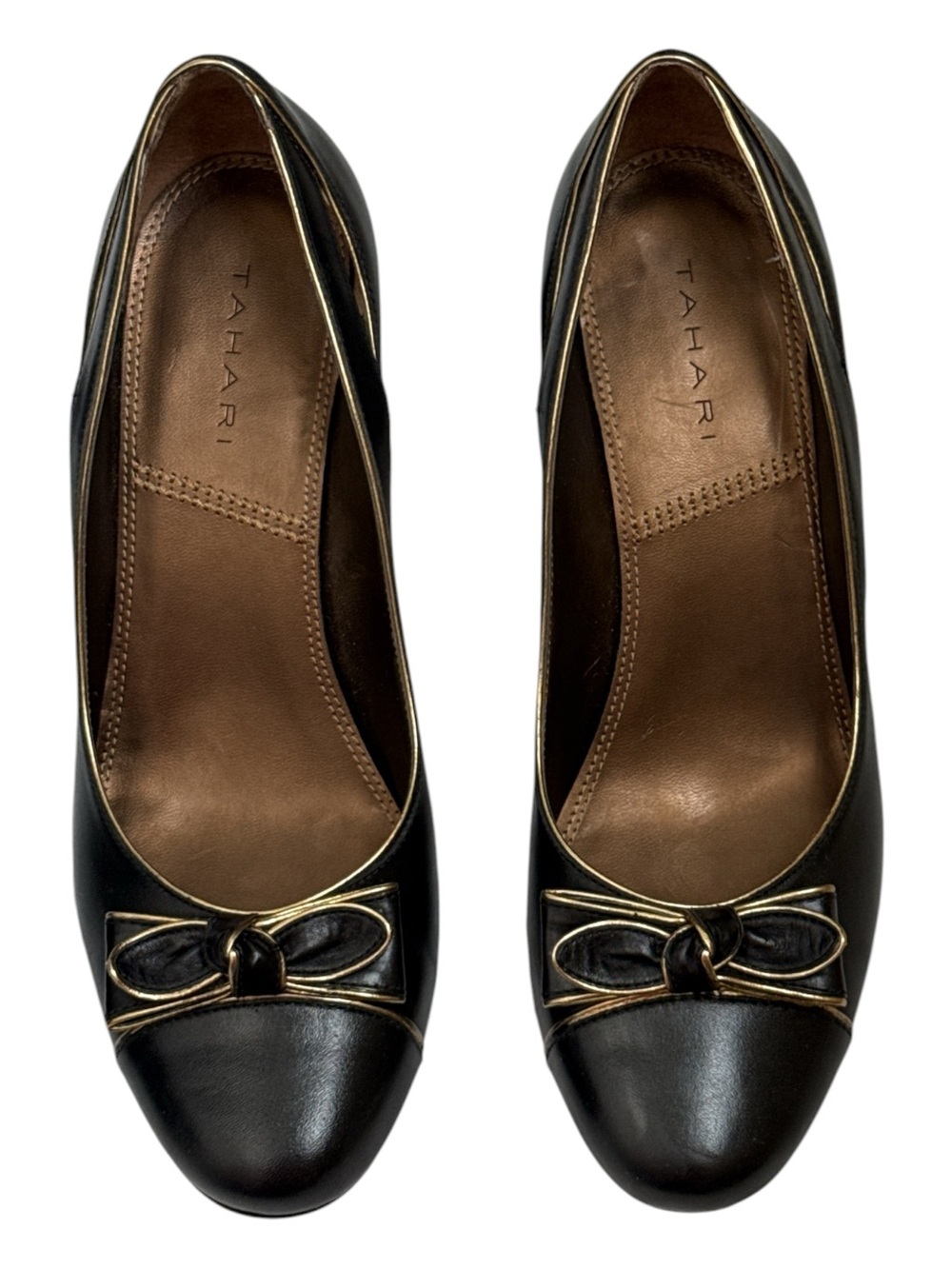 Tahari Maya Black Gold Trim Bow Round Toe Pumps Heels Size 9.5M